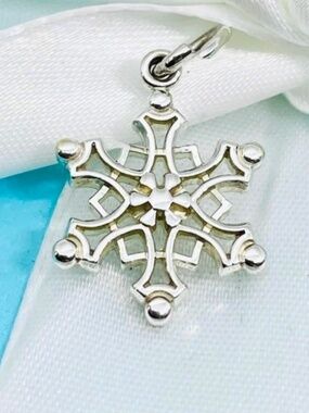 Tiffany & Co snowflake charm vintage  925 silver box